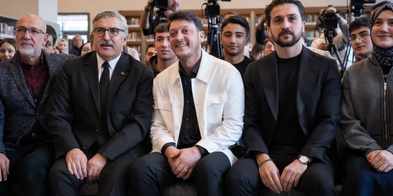 AKP MKYK Üyesi Mesut Özil Türk Milli Takımı'nda oynamayı çok düşünmüş