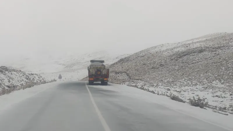 Van'da Kar Sürprizi! Karabet Geçidi Beyaza Büründü!