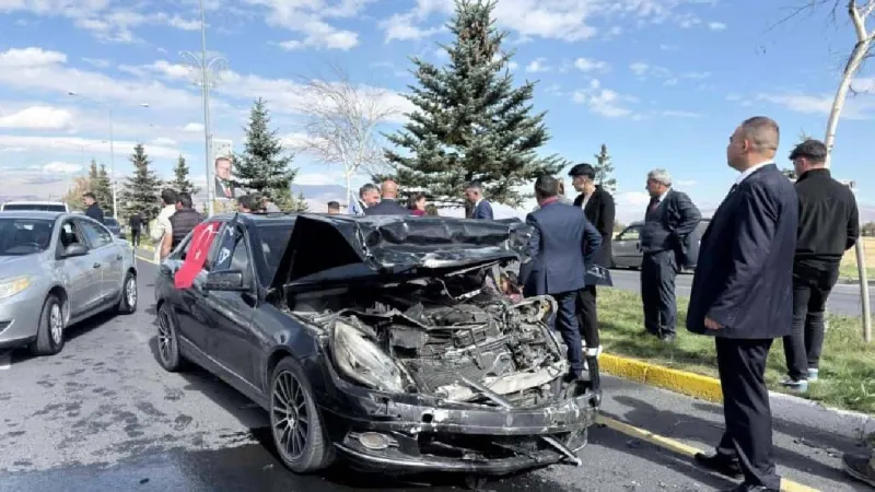 Anahtar Parti konvoyunda trafik kazası!