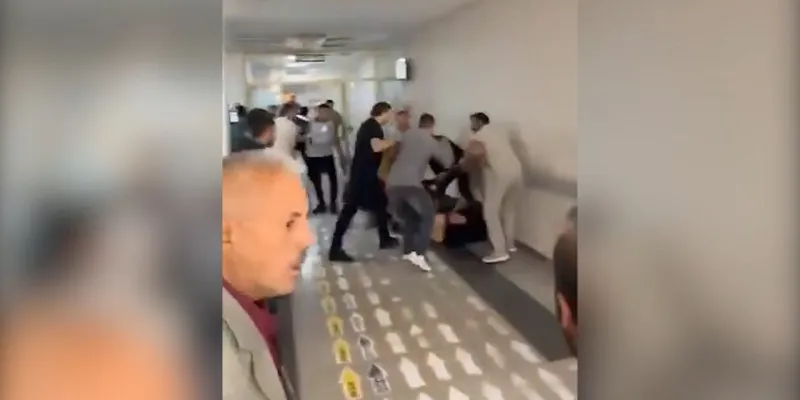 Şanlıurfa'da Hastane Karıştı! Aileler Birbirine Girdi: 3 Yaralı!