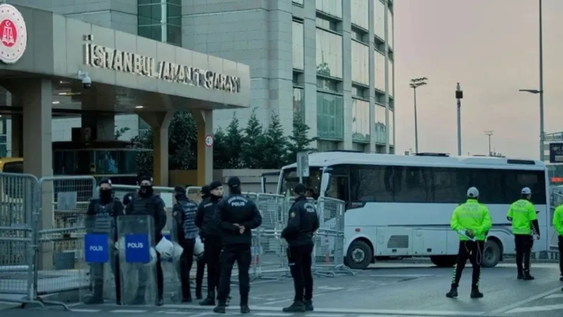 İBB'ye 3. dalga operasyonuna tepki yağıyor! 'İktidarın heybesinde tek bir delil yok'