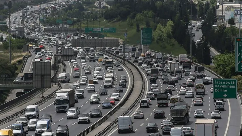 İstanbullular geçen yıl trafikte 105 saat kaybetti