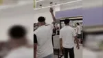 Markette etrafa deodorant sıkıp “İstediğimi yaparım” dedi, gözaltına alındı!