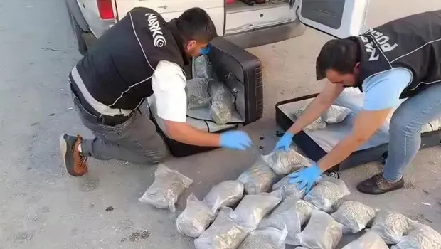 Mersin'de Drone'lu Operasyon: Minibüste Skunk Baskını!