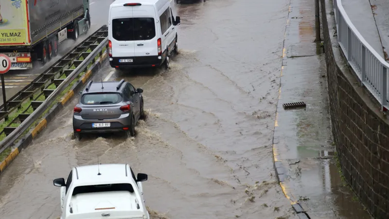Meteoroloji il il uyardı: Sağanak ve fırtınaya hazır olun