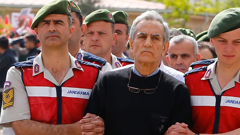15 Temmuz davası hükümlüsü eski Orgeneral Akın Öztürk, 2023'ten beri AKP üyesiymiş!