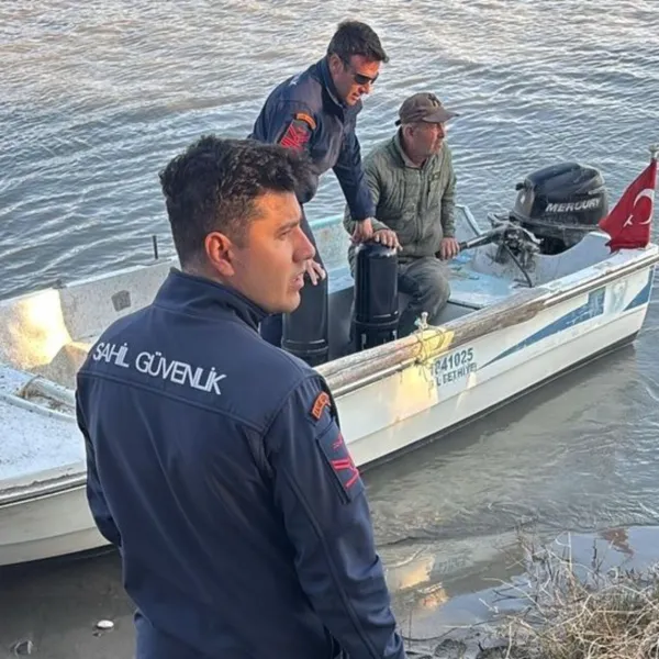 Balık tutarken denize düştü