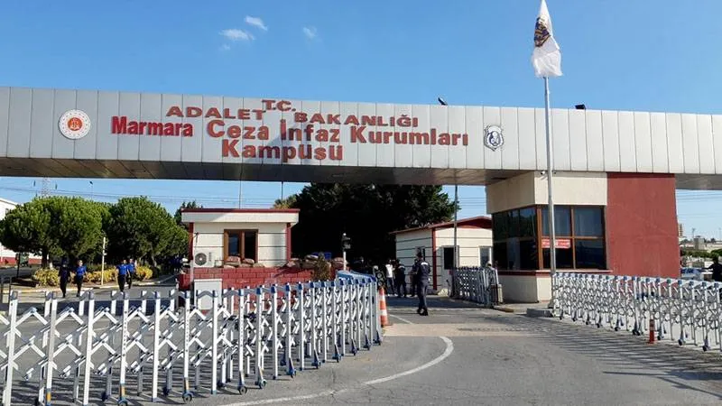 Ekrem İmamoğlu'ndan Ümit Özdağ'a binlerce kişi tutuluyor: Silivri Cezaevi'ne ek bina yapılacak!