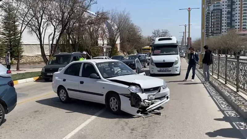 Elazığ’da iki otomobilin çarptığı Zeynep öldü
