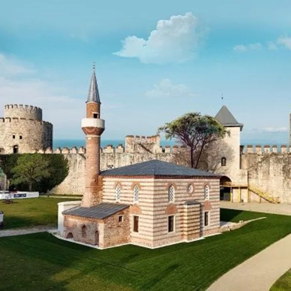 Fatih Mescidi yeniden ibadete açıldı