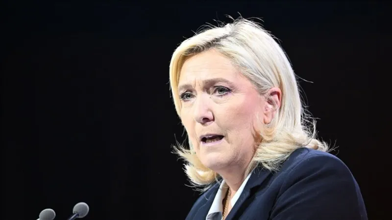 Fransa'da 2027 cumhurbaşkanı seçimleri için adaylığını duyuran Le Pen, yolsuzluktan suçlu bulundu