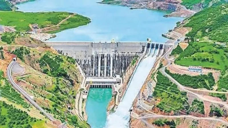 İran’ın ‘baraj tozu’ iddiası boşa çıkarıldı
