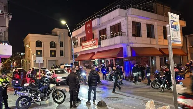 Kafeye girip havaya ateş etti, kendisine engel olmak isteyen işletmeciyi bıçakladı