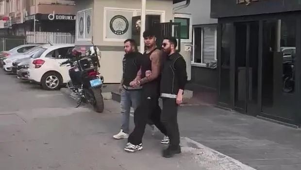 "Lvbel C5" lakaplı rapçinin adliyeye sevk edildiği anlara ait görüntüler ortaya çıktı