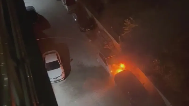 Park halindeki otomobilde korkutan yangın