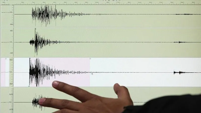 Türkiye Gazetesi yazarı: Deprem anında operatörlerin çökmesi 'teknik' olarak 'normal' ancak kabul edilebilir değil!
