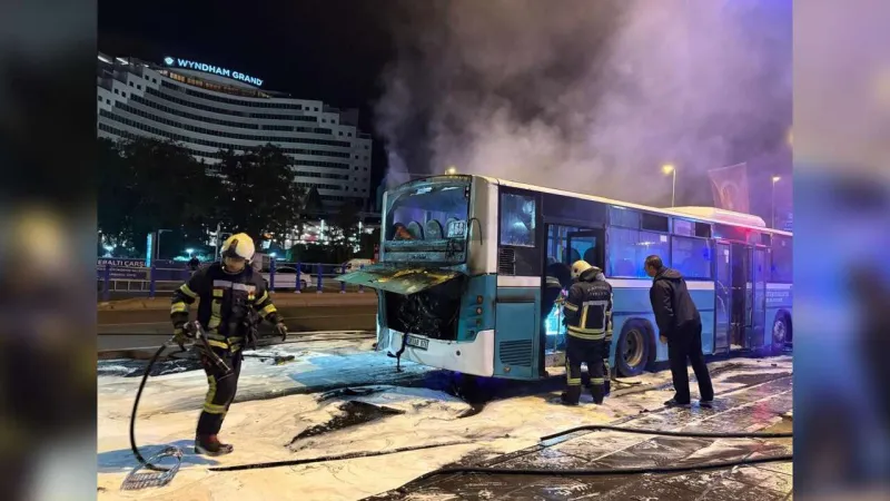 Kayseri'de Otobüs Alev Alev! Polisten Kahramanca Müdahale
