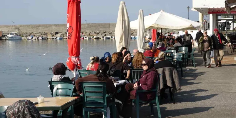 Sıcak havayı fırsat bilenler yayla ve parkları doldurdu